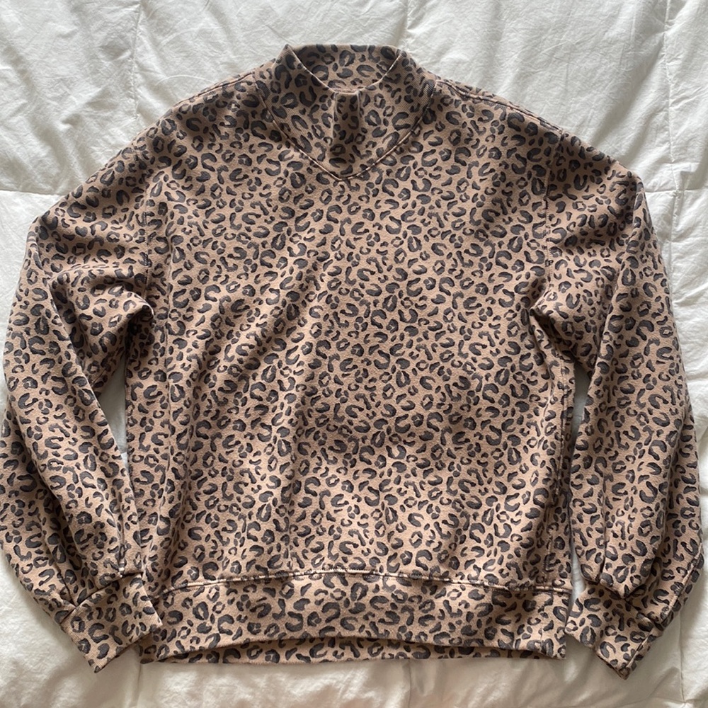 EUC Abercrombie & Fitch - Soft A&F Collection mock neck leopard sweatshirt. XS